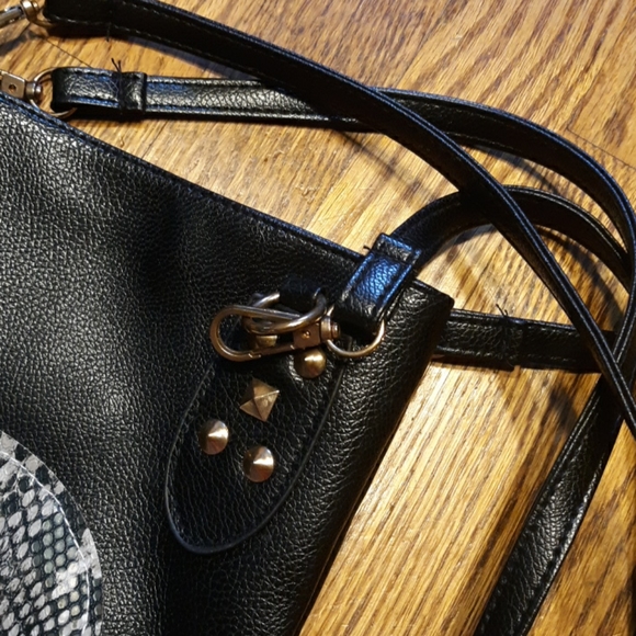 Super Cute & Stylish Skull Purse!! - Picture 3 of 4